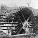 Letztes (Zuppinger) Wasserrad auf dem Pulvermühlengelände kurz vor dem Abbruch 1937/38